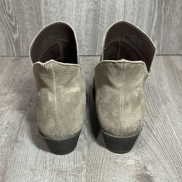 Me Too Zeus Suede Leather Heeled Ankle Boot Bootie Taupe Light Brown 7.5M - Picture 4 of 14